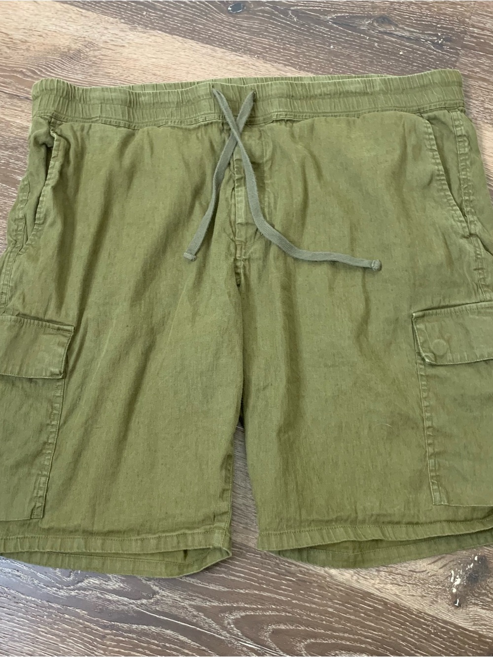 Vince Mens army green linen blend cargo shorts XXL